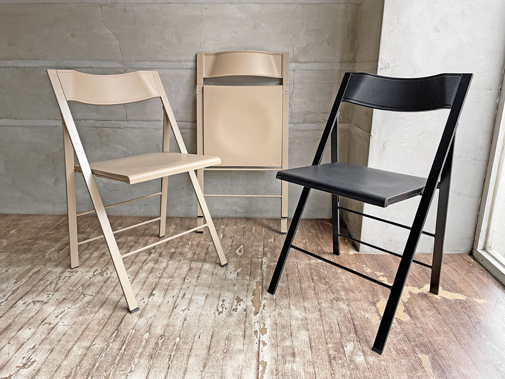 エリア・デクリック AREA declic ポケットチェア Pocket Chair 折りたたみチェア ポリプロピレン製 イタリア モダンデザイン 定価￥17,600- ブラック＆ベージュA B 中古品 買い取りしました。