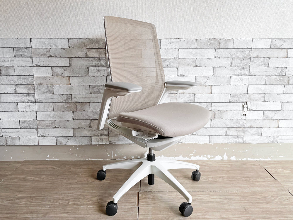 オカムラ okamura フィノラ Finora デスクチェア オフィスチェア ハイバック アジャストアーム ベージュ オフィス家具 定価￥159,200- 中古品 買い取りしました。
