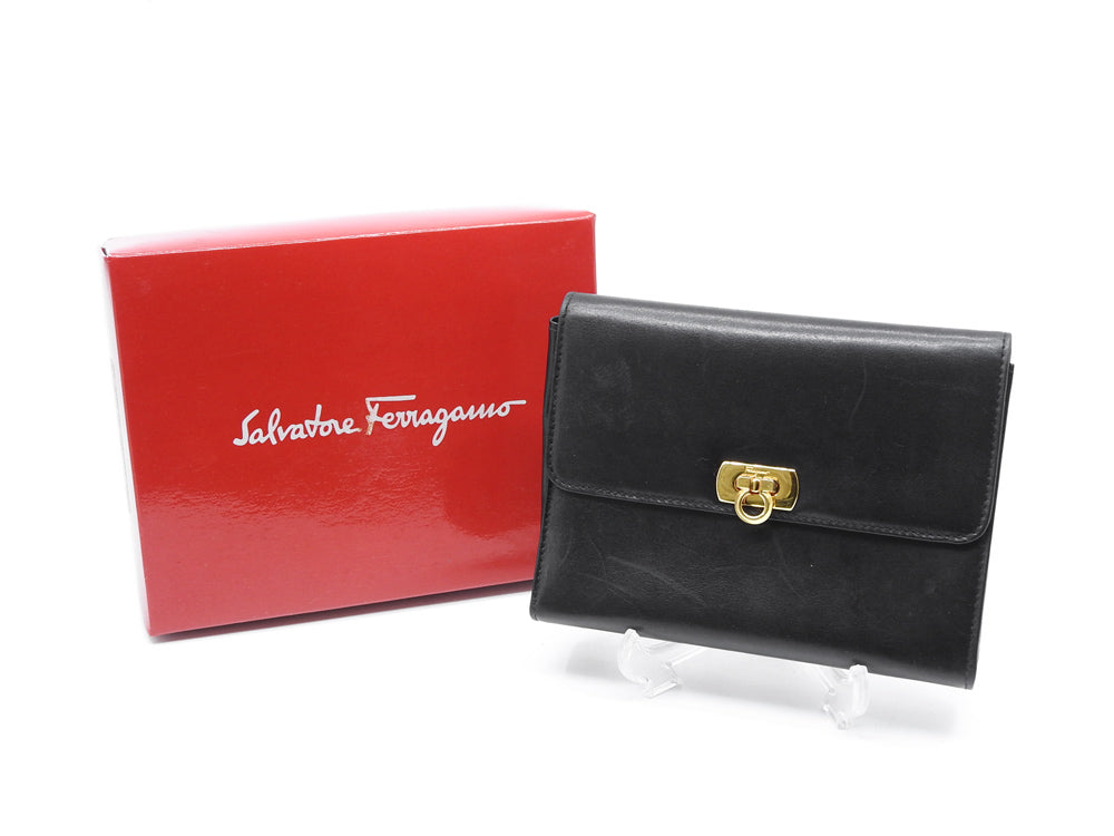 サルヴァトーレフェラガモ Salvatore Ferragamo ガンチーニ 化粧ポーチ 222038 ブラック レザー ミラー付 箱付 イタリア Made in Italy  中古品 買い取りしました。
