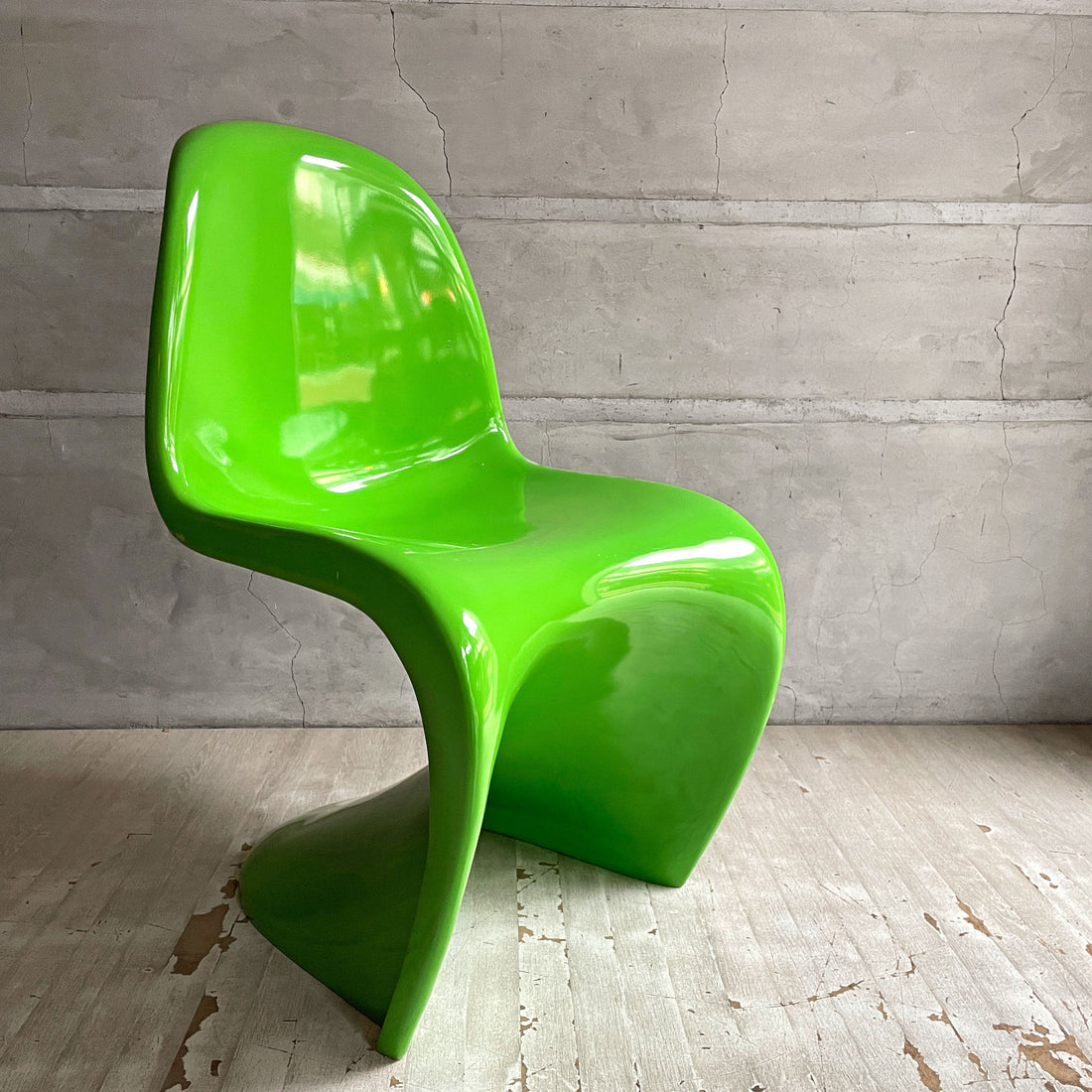 【学芸大学店】パントンチェア Panton Chair ヴェルナー・パントン Panton スペースエイジ FRP樹脂 スタッキングチェア ミッドセンチュリー リプロダクト品 グリーン ♪ 買取させていただきました。