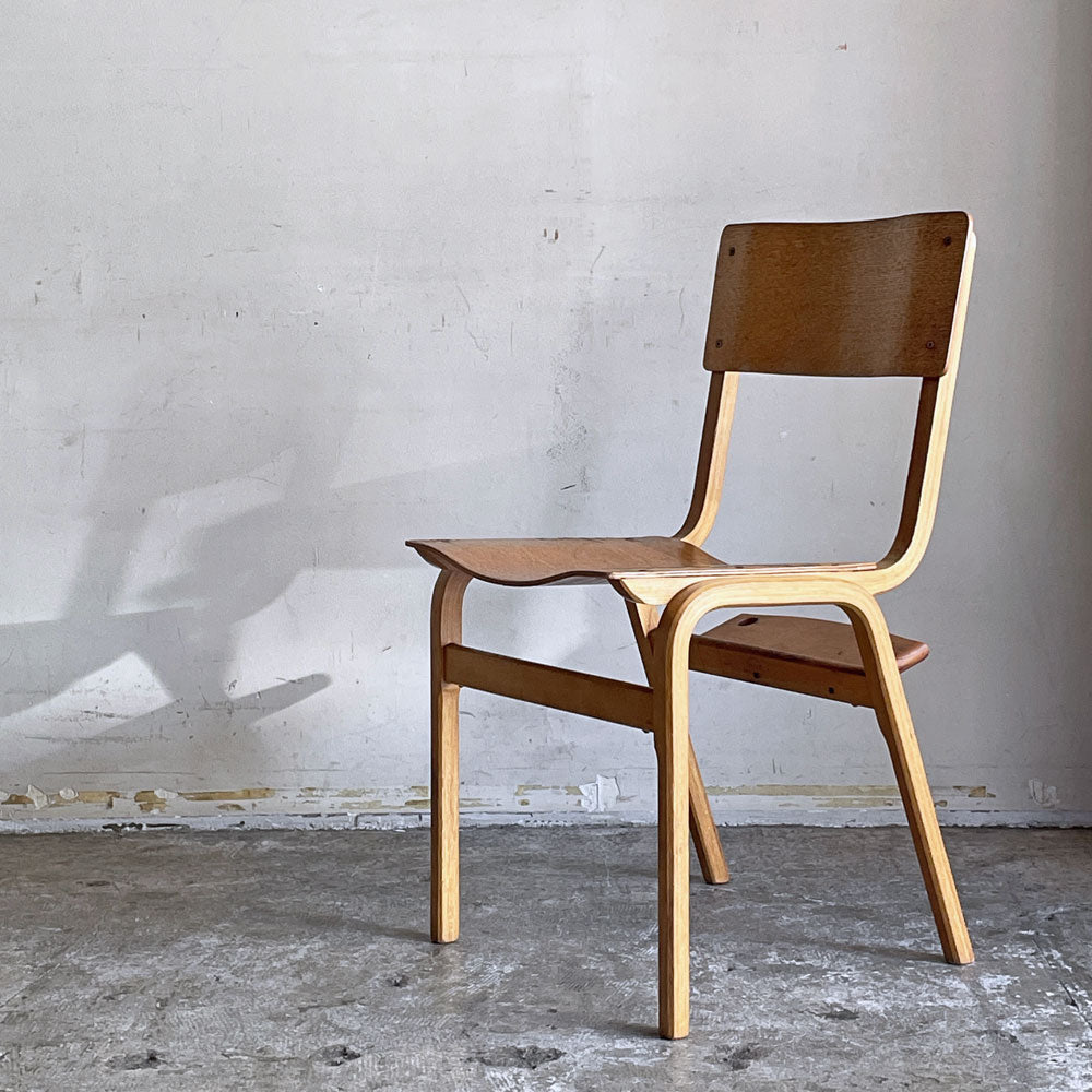 テクタファニチャーリミテッド TECTA Furniture Ltd. UKビンテージ スクールチェア スタッキングチェア ダイニングチェア プライウッド オーク材 英国 中古品 買い取りしました。