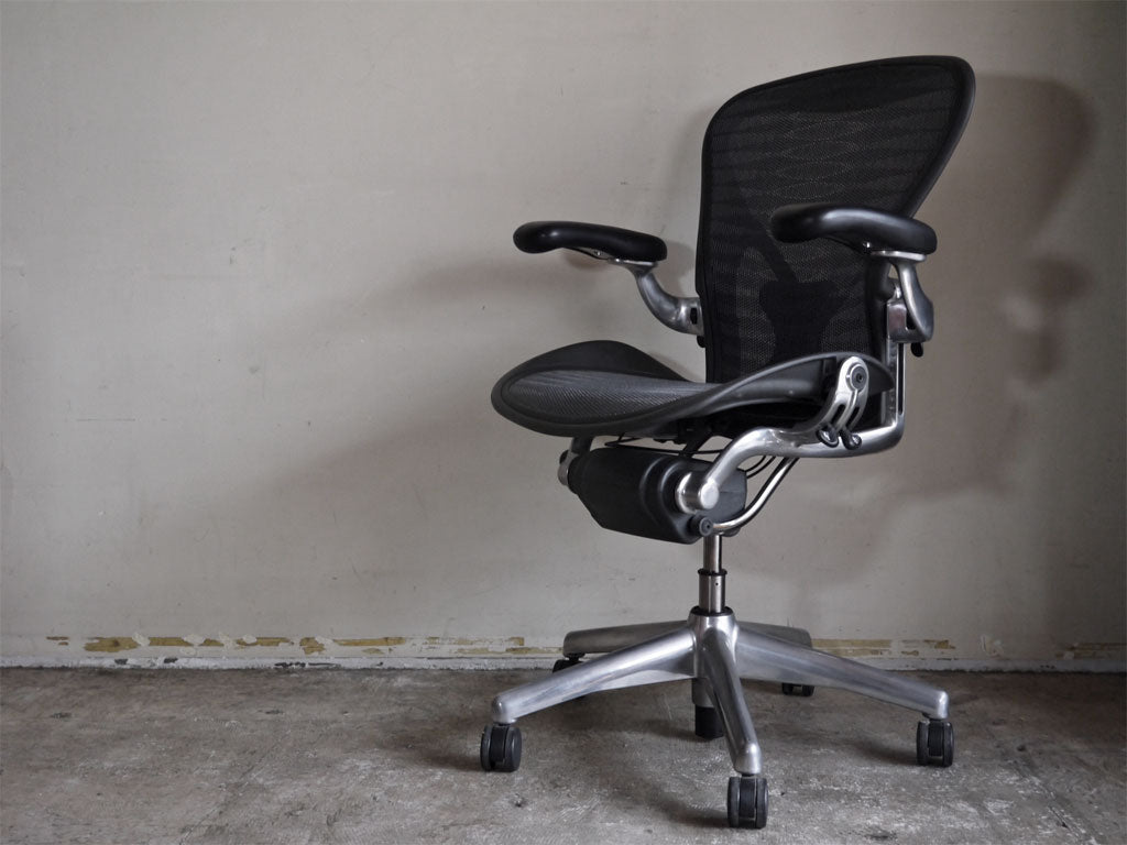 ハーマンミラー Herman Miller アーロンチェア Bサイズ ポスチャーフィット タキシードブラック ポリッシュドアルミベース フル装備 ビル・スタンフ ＆ ドン・チャドウィック 中古品 買い取りしました。