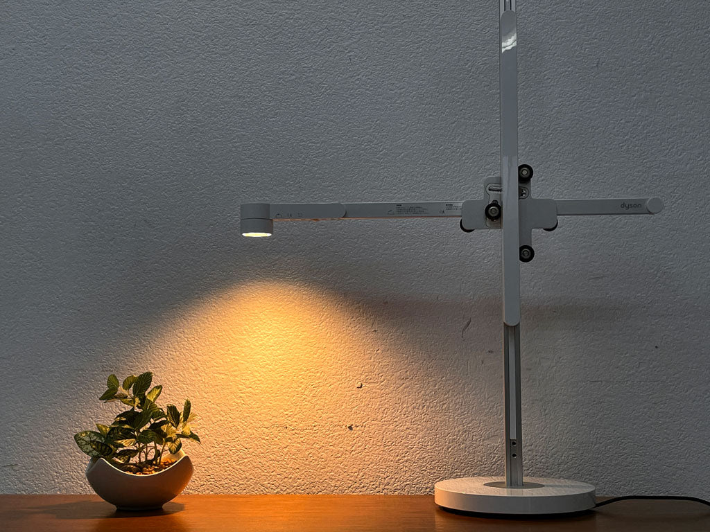ダイソン Dyson ライトサイクル デスク Lightcycle desk CD05 LED デスクライト ホワイト×シルバー 箱付き 美品 中古品 買い取りしました。