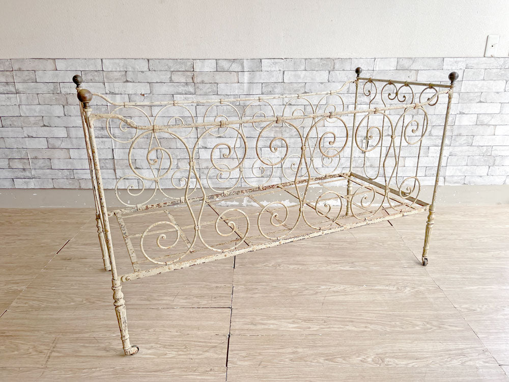 フランスアンティーク French Antique フォールディング ベビーベッド ホワイトペイント シャビーシック アイアン キャスター付き 折り畳み 店舗什器 中古品 買い取りしました。