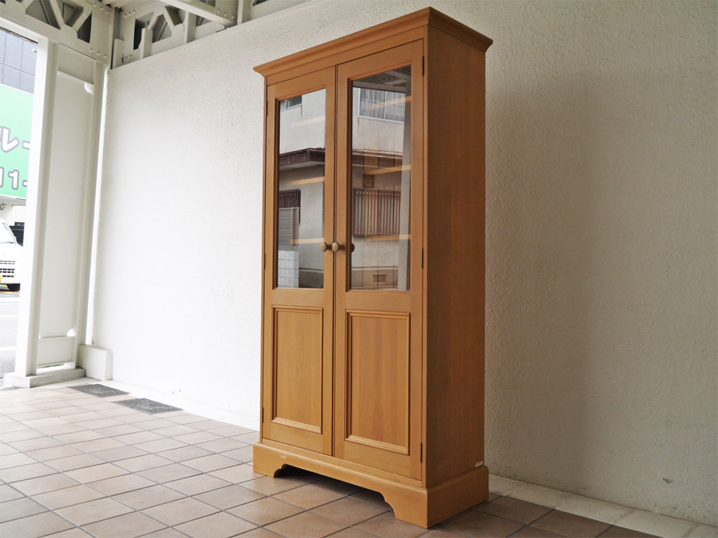 カーフ Karf パイン無垢材 カップボード W90cm 食器棚 ガラス扉 英国クラシカルデザイン 中古品 買い取りしました。