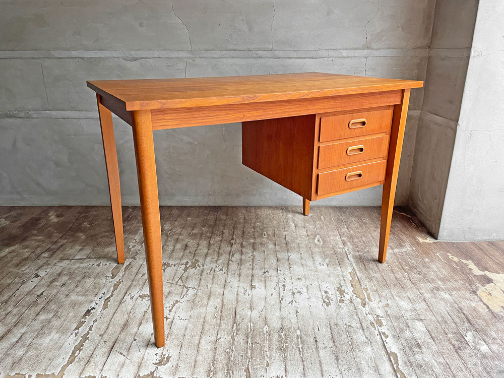 北欧ビンテージ Scandinavian Vintage チーク材 デスク 片袖机 ワークテーブル 抽斗3杯 北欧家具 スウェーデン製 中古品 買い取りしました。