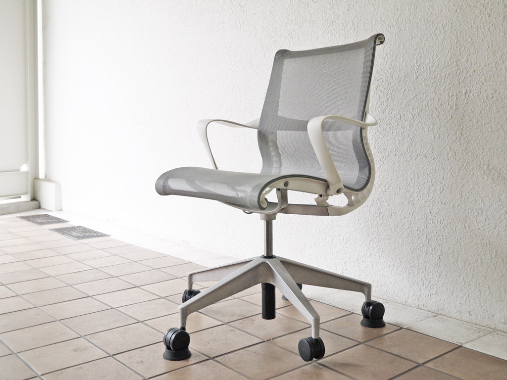 ハーマンミラー Herman Miller セトゥー Setu デスクチェア マルチパーパスチェア グレー メッシュシート Studio 7.5 5本脚タイプ 昇降機能 定価￥99,000- 中古品 買い取りしました。