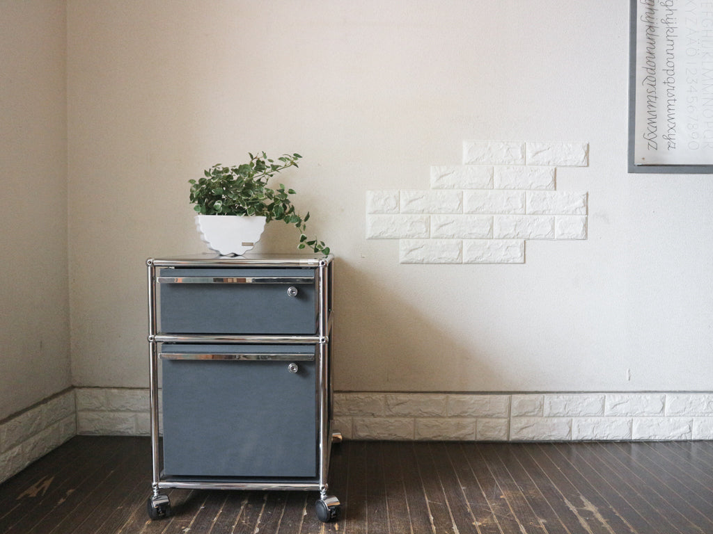 ユーエスエムハラー USM Haller モジュラーファニチャー Modular Furniture ハラーシステム ロールボーイ ワゴン デスクキャビネット アントラサイト 鍵付き A 中古品  買い取りしました。