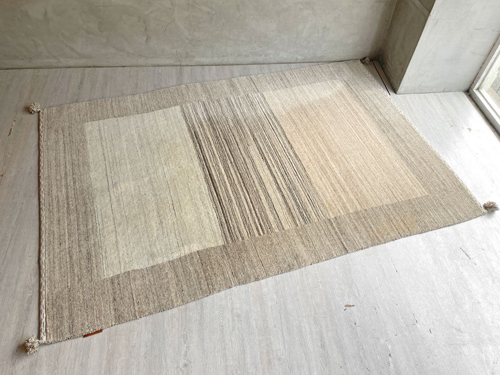 ギャッベ 手織りラグ 絨毯 カーペット アイボリー系カラー 200 × 140cm Carpet Vista購入品 中古品 買い取りしました。