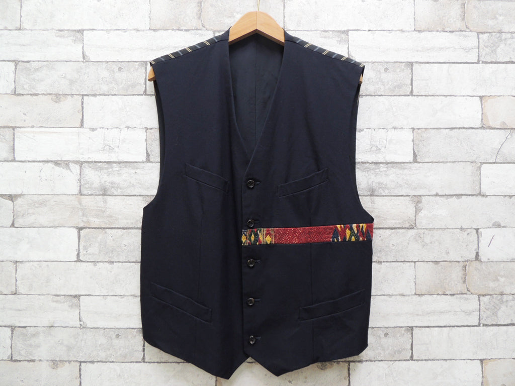 コムデギャルソン オムプリュス COMMEdesGARCONS HOMME PLUS ベスト 刺繍デザイン × ストライプ ネイビー M アーカイブ   中古品 買い取りしました。
