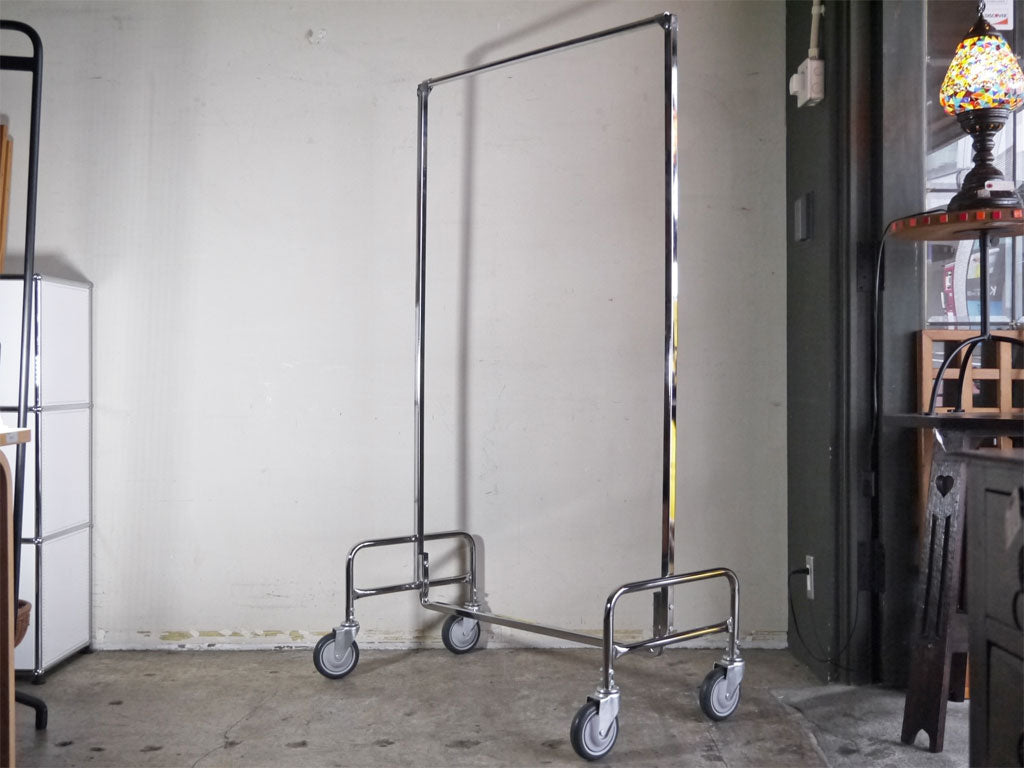 パシフィックファニチャーサービス PACIFIC FURNITURE SERVICE ガーメントラック 36 GARMENT RACK ハンガーラック キャスター 中古品 買い取りしました。