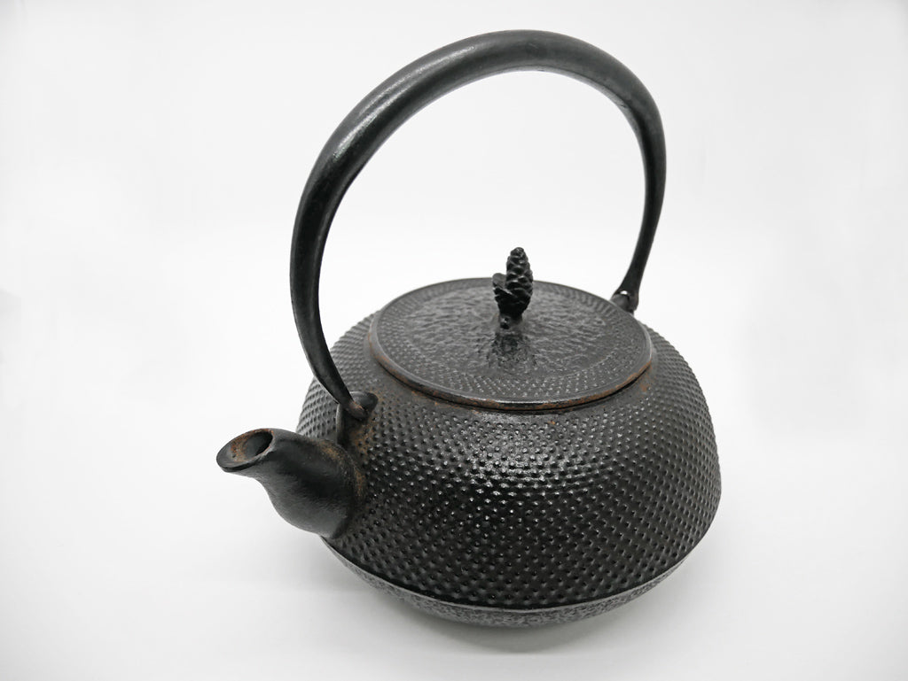 南部鉄器 岩鋳 鉄瓶 平丸アラレ 18型 箱付き ケトル   中古品 買い取りしました。