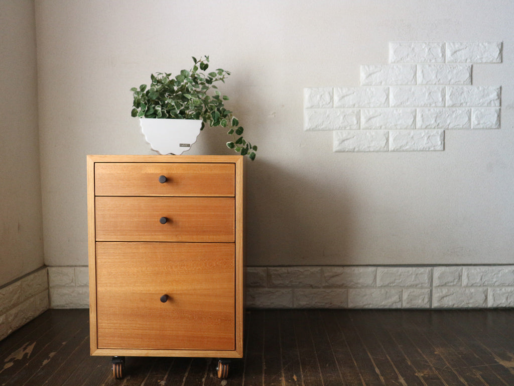 クロロス CHLOROS ローズキャッチ Rose Catch デスクワゴン デスクキャビネット チェスト 書類入れ チーク材 抽斗3杯 北欧スタイル 定価35,475円 現状品 中古品  買い取りしました。