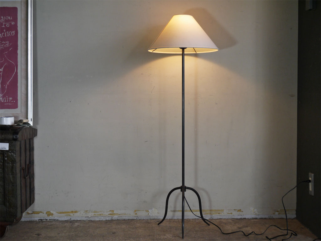 イデー IDEE トライポッド TRIPOD フロアランプ FLOOR LAMP クラシカルデザイン 中古品 買い取りしました。