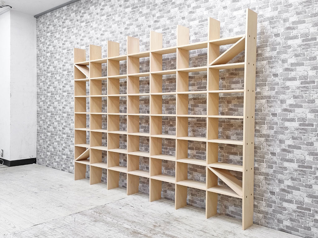 マルゲリータ margherita 壁一面の本棚 縦8コマ×横7コマ オープンシェルフ 書棚 シナ材 無塗装 壁面収納 店舗什器 ミニマルデザイン 定価￥107,800- 中古品 買い取りしました。