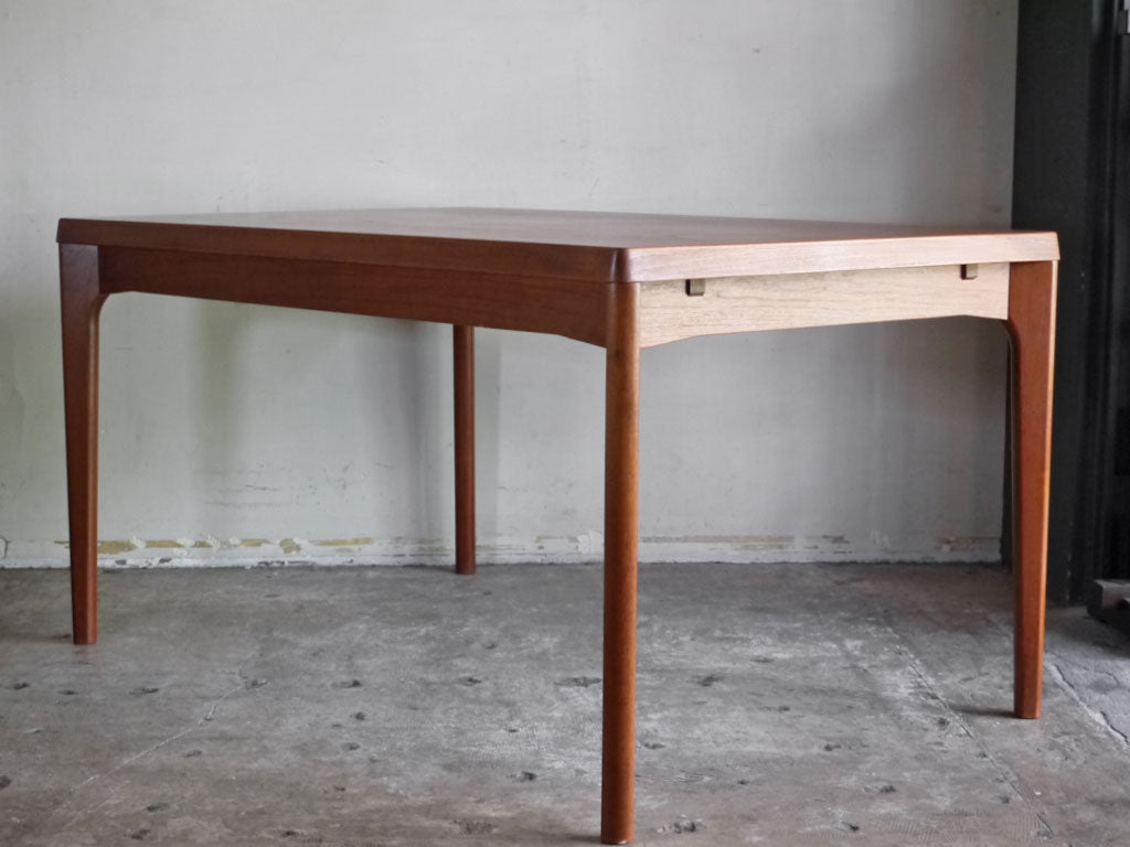 Vejle Stole & Mobelfabrik チーク材 エクステンション ダイニングテーブル ヘニング・ケアヌルフ デンマークビンテージ 北欧家具 中古品 買い取りしました。