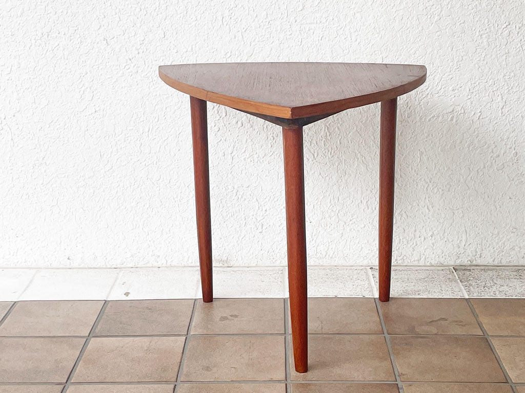 北欧ビンテージ Scandinavian vintage サイドテーブル ナイトテーブル チーク材 三角 3本脚 北欧家具 中古品 買い取りしました。