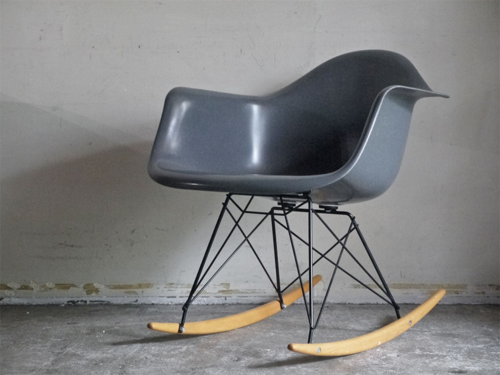 ハーマンミラー Herman Miller アームシェルチェア FRP製 グレー ロッカーベース C&R イームズ ミッドセンチュリー 中古品 買い取りしました。