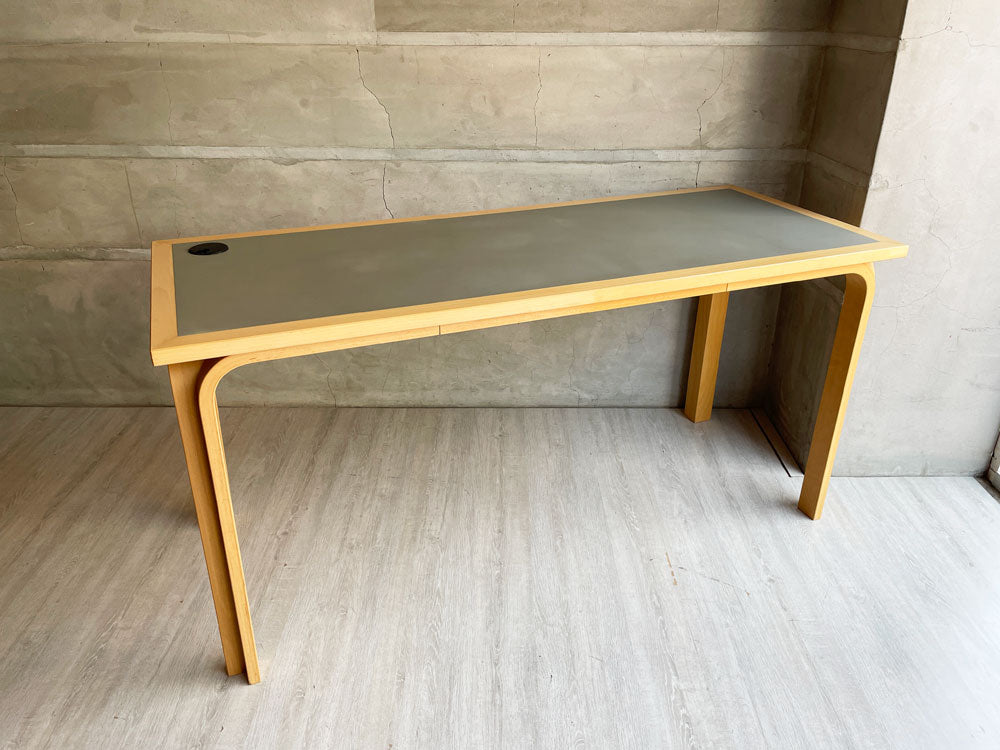 マグナスオルセン Magnus Olesen デスク リノリウム × ビーチ材 W150×Ｄ60cm 配線孔あり R・ティエセン＆J・ソーレンセン 北欧 デンマーク 中古品 買い取りしました。