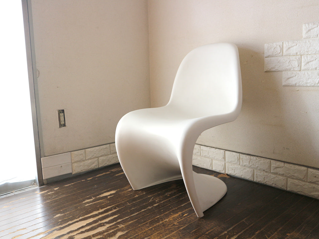 ヴィトラ vitra. パントンチェア Panton Chair ホワイト ヴェルナー・パントン Verner Panton スタッキングチェア ミッドセンチュリー スペースエイジ 中古品  買い取りしました。