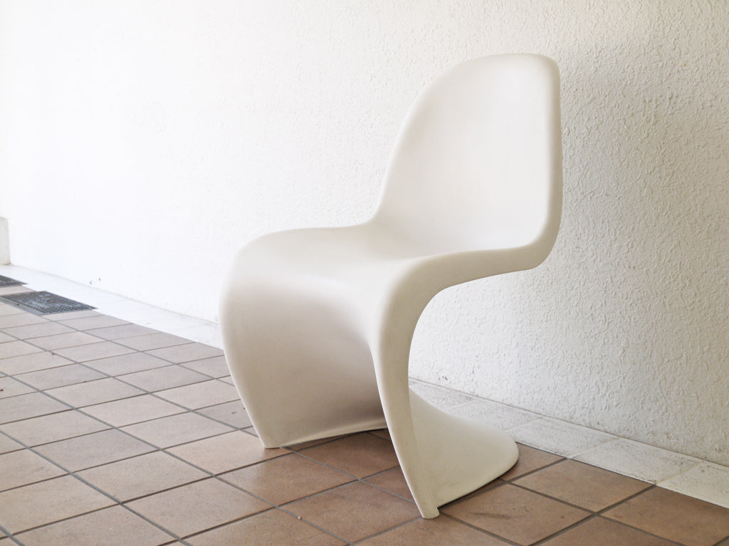 ヴィトラ vitra. パントンチェア Panton Chair ホワイト ヴェルナー・パントン Verner Panton スタッキングチェア ミッドセンチュリー スペースエイジ 中古品 買い取りしました。