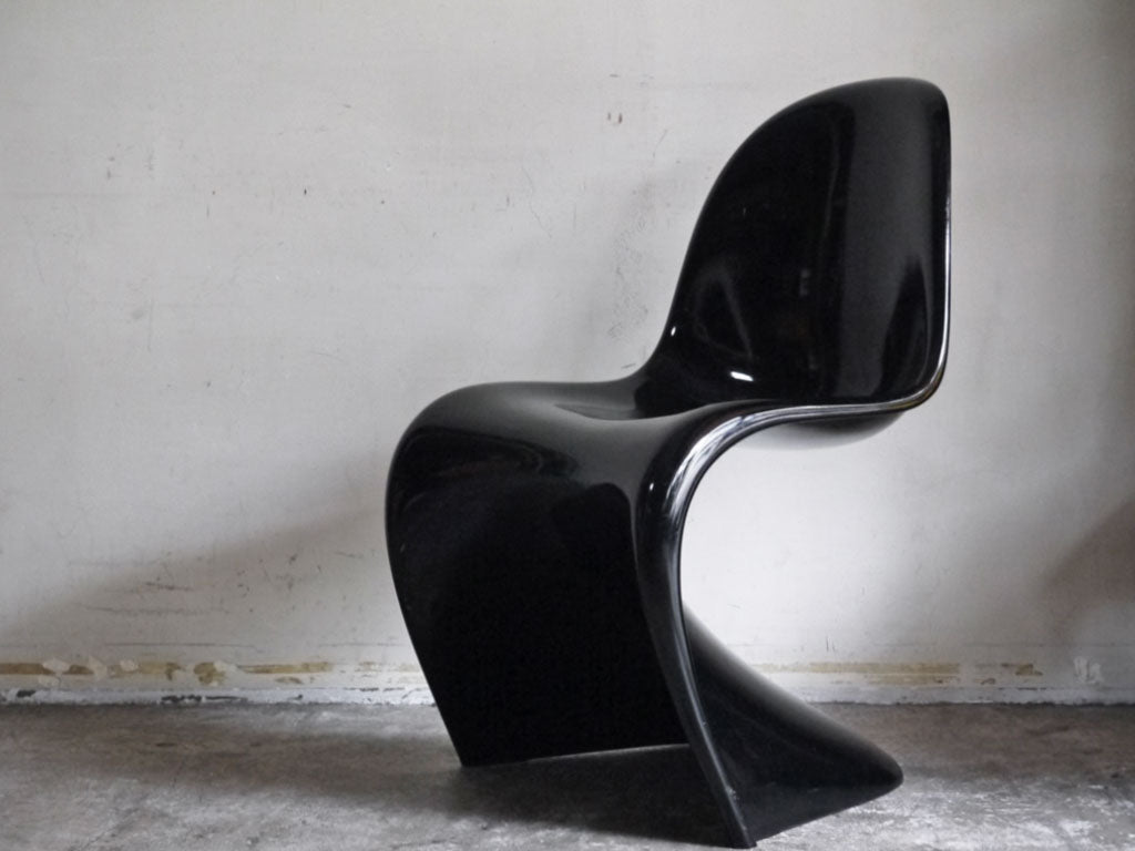 ヴィトラ vitra, ビンテージ パントンチェア Panton Chair ブラック FRP製 ヴァーナー・パントン 1984年製 ミッドセンチュリー 中古品 買い取りしました。
