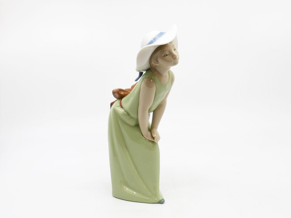 リヤドロ LLADRO 若草色の少女シリーズ 鏡の前で フィギュリン 陶器人形 ポーセリンアート 置物 スペイン 参考定価 ￥33,000-   中古品 買い取りしました。