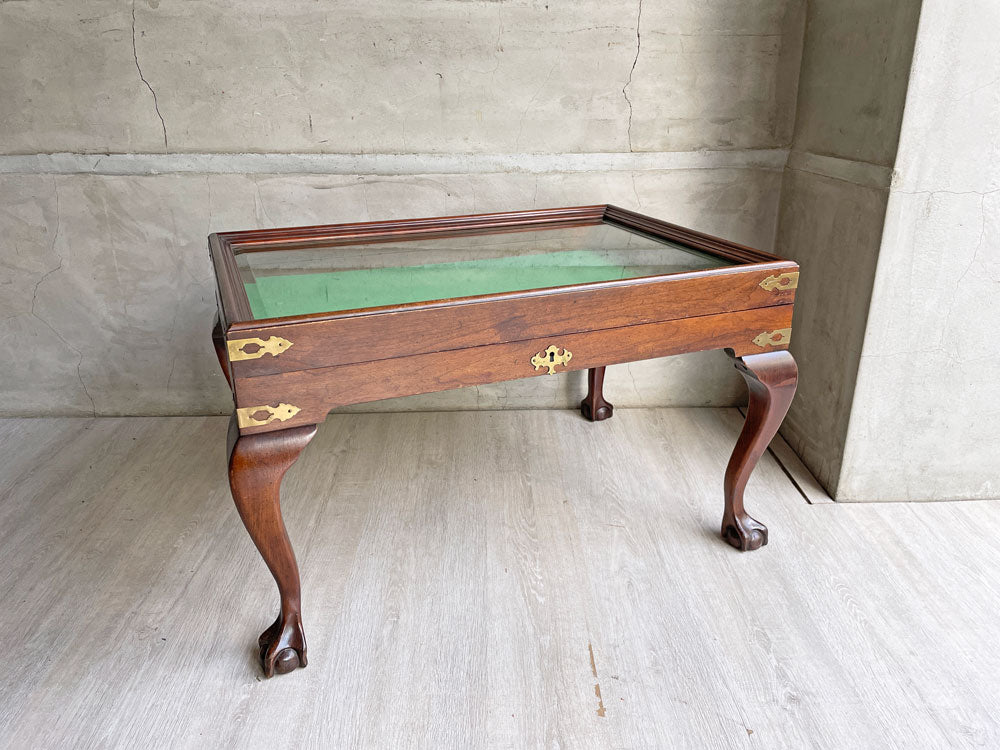 UKビンテージ UK vintage コレクションテーブル 英国家具 猫脚 カブリオールレッグ マホガニー材 ローテーブル 店舗什器 英国家具 中古品 買い取りしました。