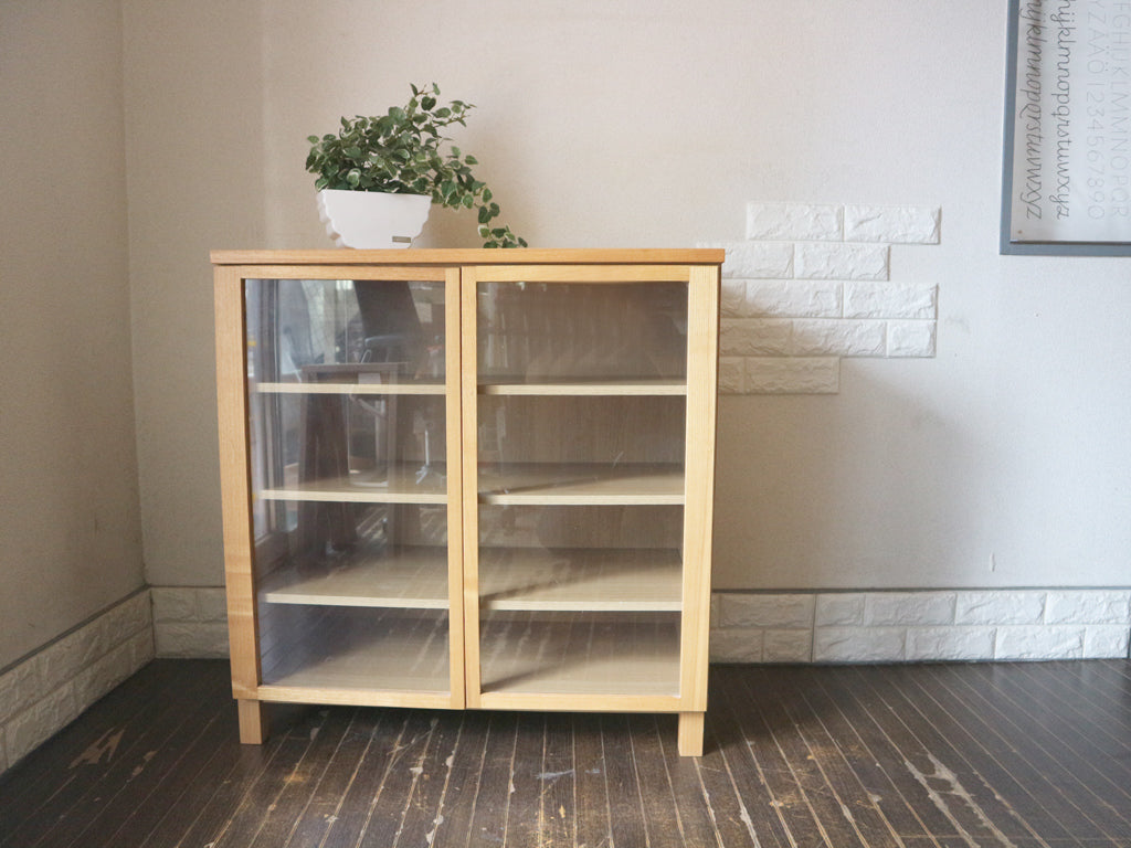 無印良品 MUJI 木製キャビネット ガラス扉付き タモ材 奥行き40cm 中古品  買い取りしました。
