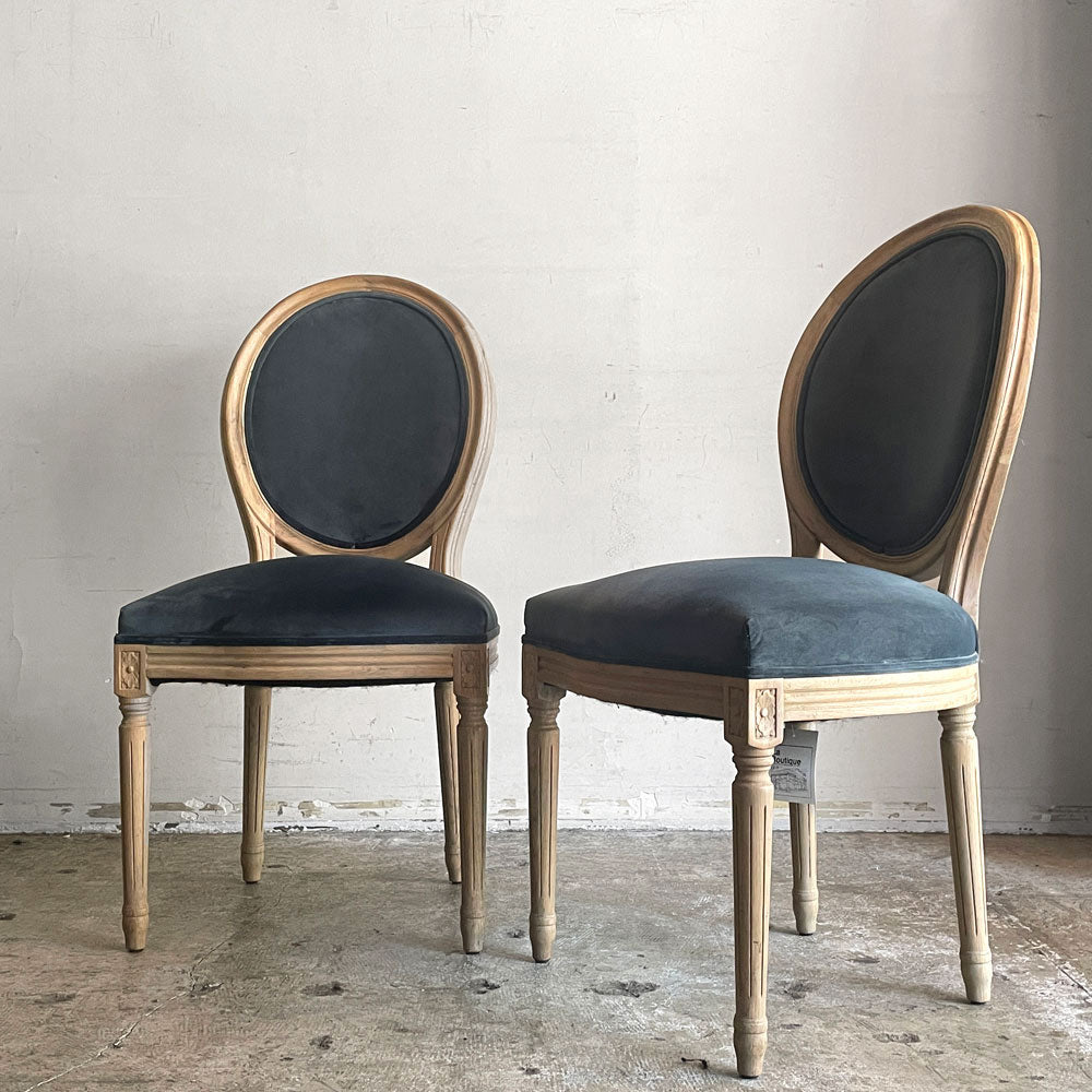 【自由が丘店】La Boutique Living クラシカルデザイン ダイニングチェア 2脚セット 買取させていただきました。