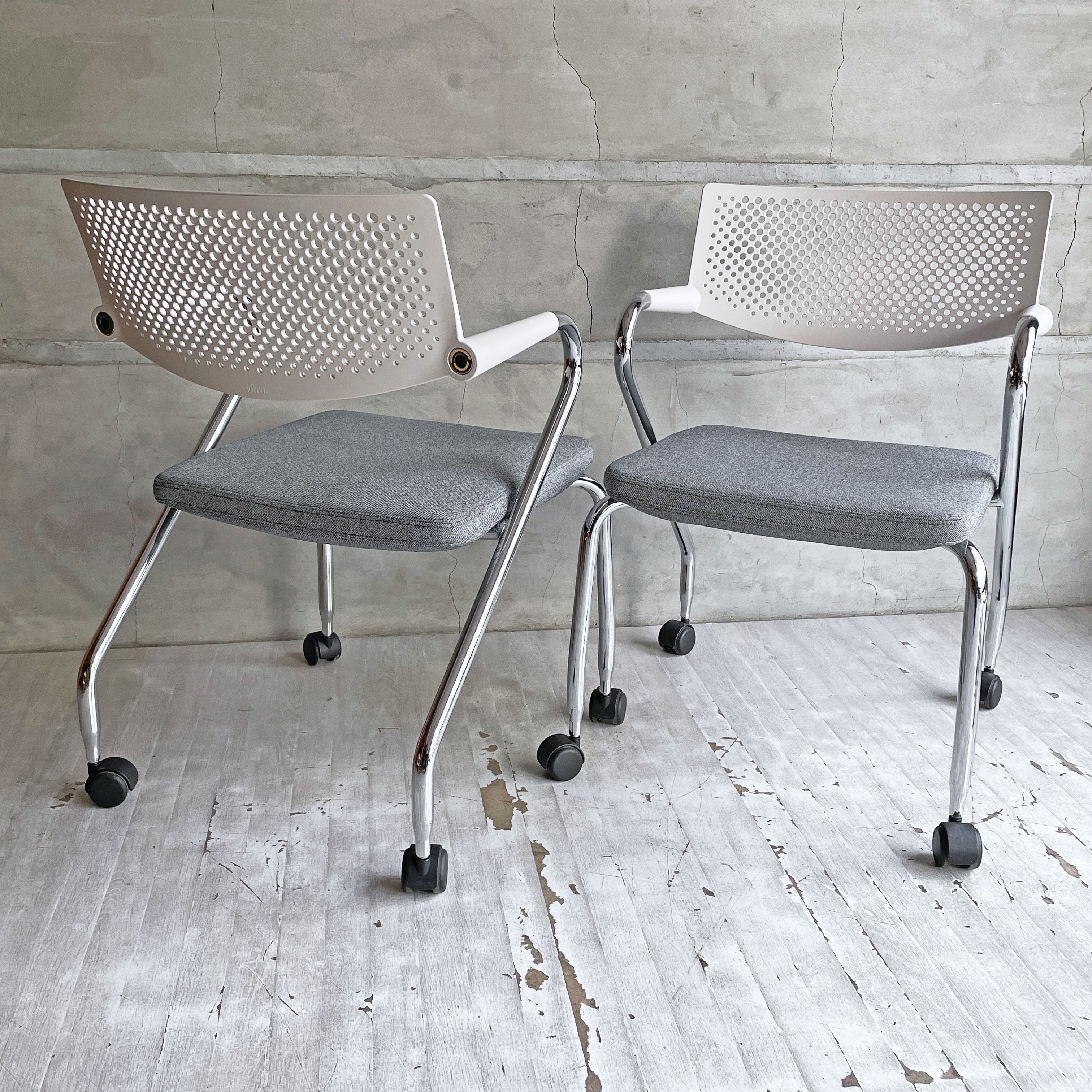 【学芸大学店】ヴィトラ vitra ビザロール Visaroll デスクチェア ミーティングチェア キャスターベース スタッキング アントニオ・チッテリオ 2脚セット 買取させていただきました。