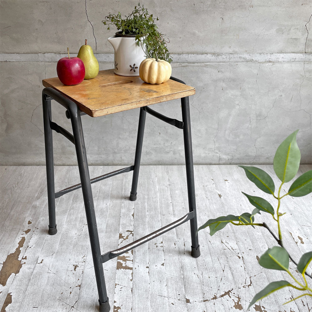 【学芸大学店】UKビンテージ プライウッド×スチールパイプ スツール Stool インダストリアル 英国家具 買取させていただきました。