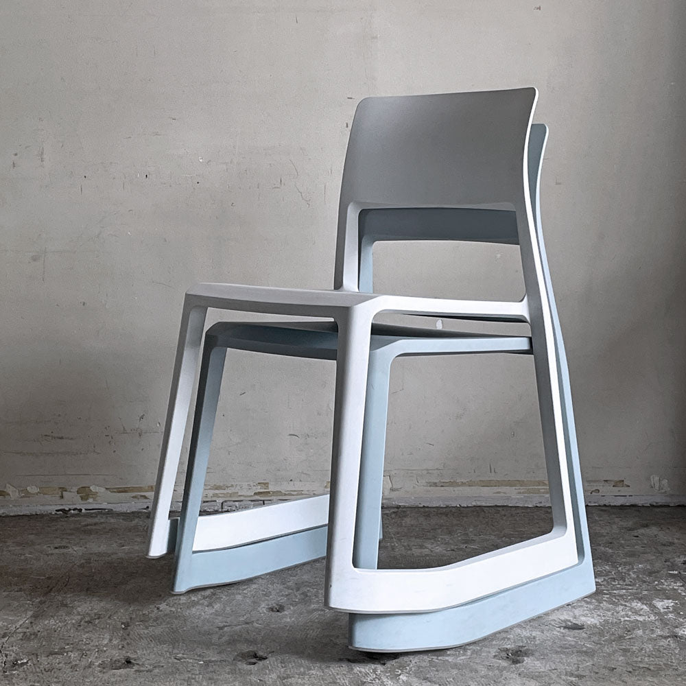 【自由が丘店】ヴィトラ Vitra ティプトン Tipton チェア スタッキングチェア チルト機能 ロッキングチェア アイスグレー & ホワイト 買取させていただきました。