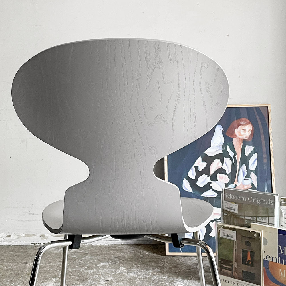 フリッツハンセン Fritz Hansen アントチェア ANT CHAIR 4本脚 ディープグレイ カラードアッシュ アルネ・ヤコブセン デンマーク ～北欧の名作に、やわらかな余白を
