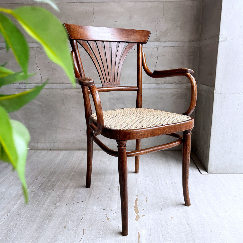 トーネット THONET 1221 ベントウッドアームチェア ビーチ材 曲げ木 ラタンシート ドイツ アンティーク 張替え済み ～時が味わい深くする一脚