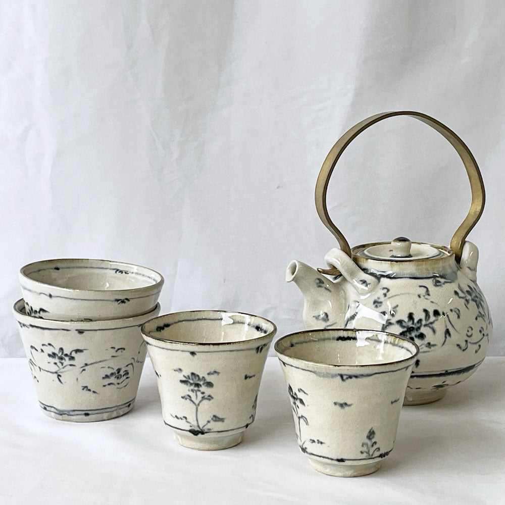 【用賀店】藤田佳三 染付急須 染付猪口 染付小湯呑 陶器 植物 花 現代作家 買取させていただきました。