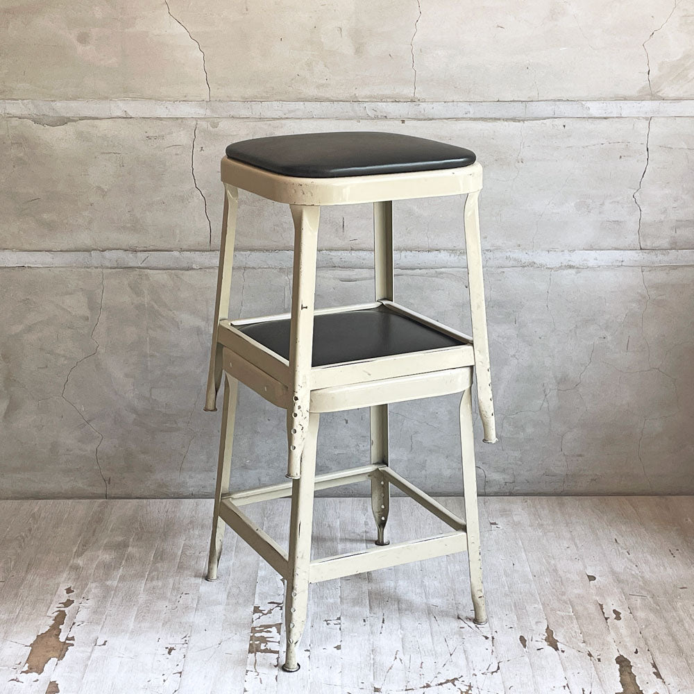 【学芸大学店】リオン LYON ファクトリースツール FACTORY STOOL スツール カウンターチェア Sサイズ インダストリアル P.F.S取扱い買取させていただきました。