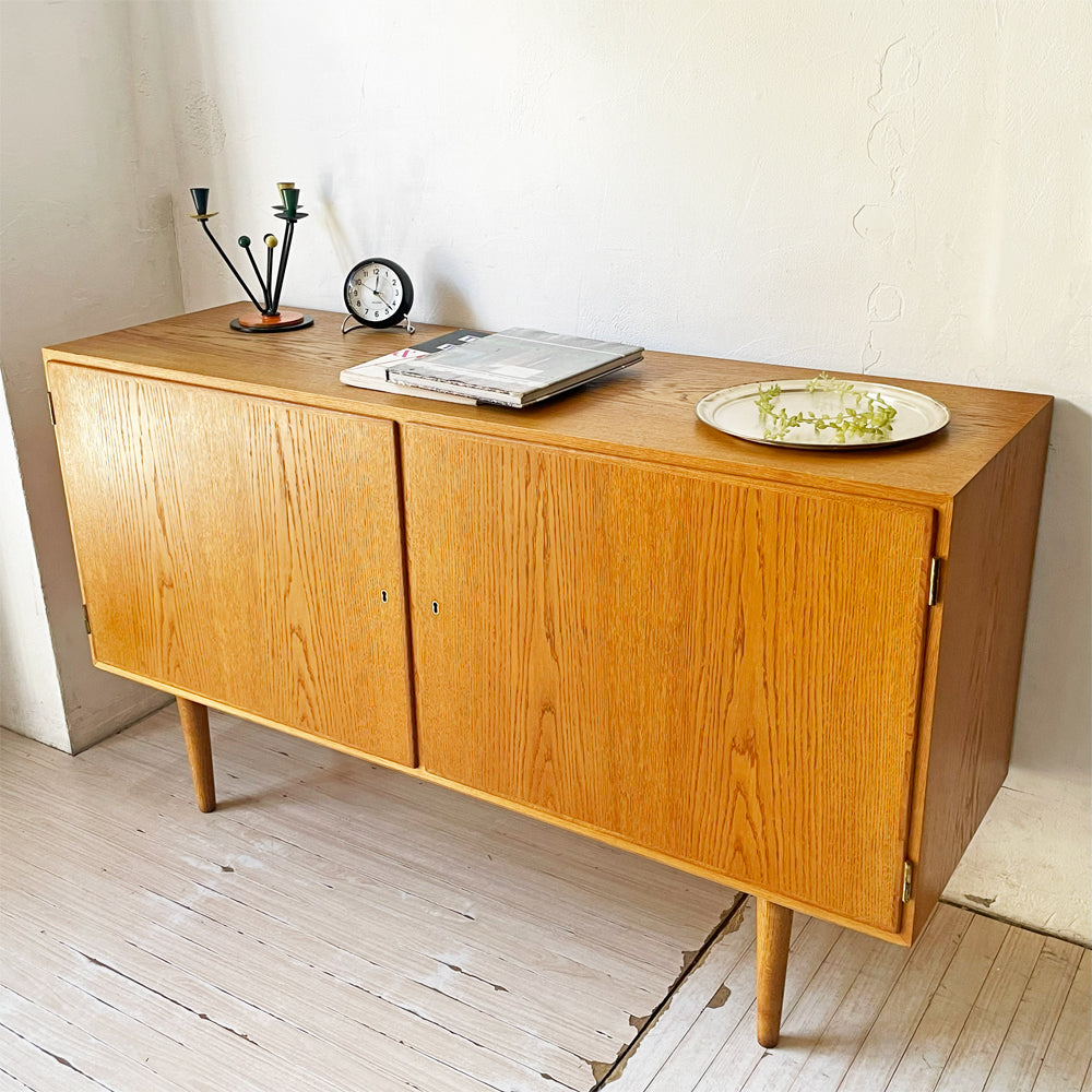 ハンデバッド Hundevad&Co. オーク材 サイドボード リビングボード 収納棚 ポール・ハンデバッド Poul Hundevad デンマーク 北欧ビンテージ ～ 卓越した意匠を感じられる北欧ビンテージ