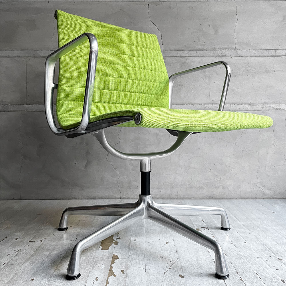 【学芸大学店】ハーマンミラー Herman Miller イームズアルミナムグループ マネジメントチェア デスクチェア マハラム生地 ペールグリーン アルミバフベース 5本脚 固定脚 昇降無し イームズ 買取させていただきました。