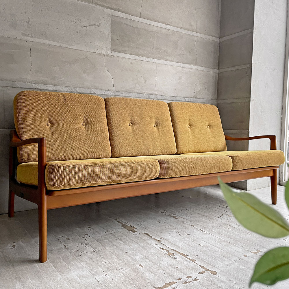 【学芸大学店】カリモク60 karimoku60 フレームチェア ３シーター 3人掛けソファ  マスタードイエロー  ウォールナットカラーフレーム  ジャパンミッドセンチュリー 買取させていただきました。