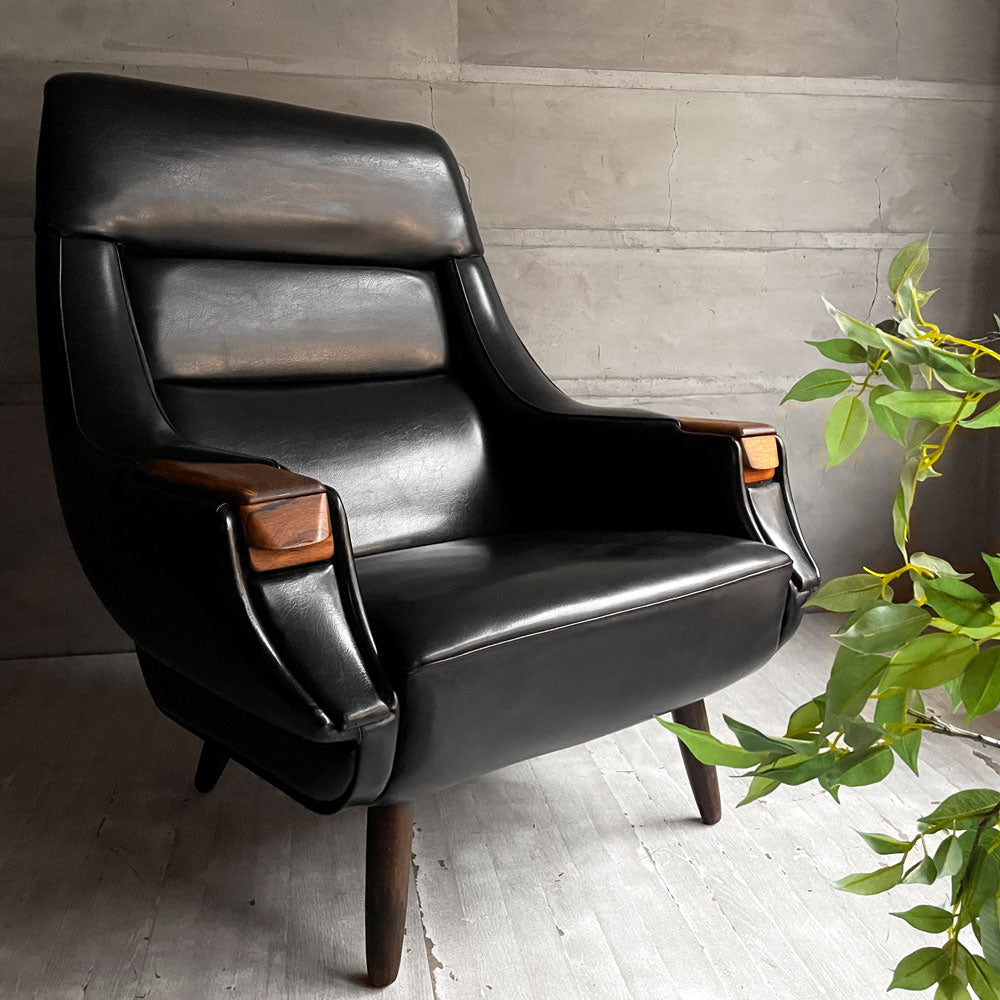 【学芸大学店】ブラーミン Bramin Mobler ビンテージ ラウンジチェア 灰皿 アッシュトレイ付き PVCレザー チーク材 × ローズウッド材 ミッドセンチュリー デンマーク 60年代 北欧家具 Henry Walter Klein ♪ 買取させていただきました。