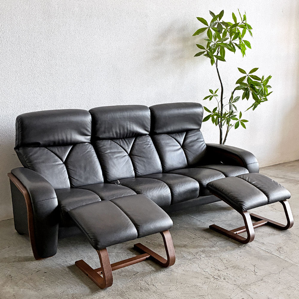 冨士ファニチア FUJI FURNITURE 3pソファ＋オットマン2台付き W200cm 本革張り リクライニング機能付き ～ 「至れり尽くせり」の極上リクライニング。 ～