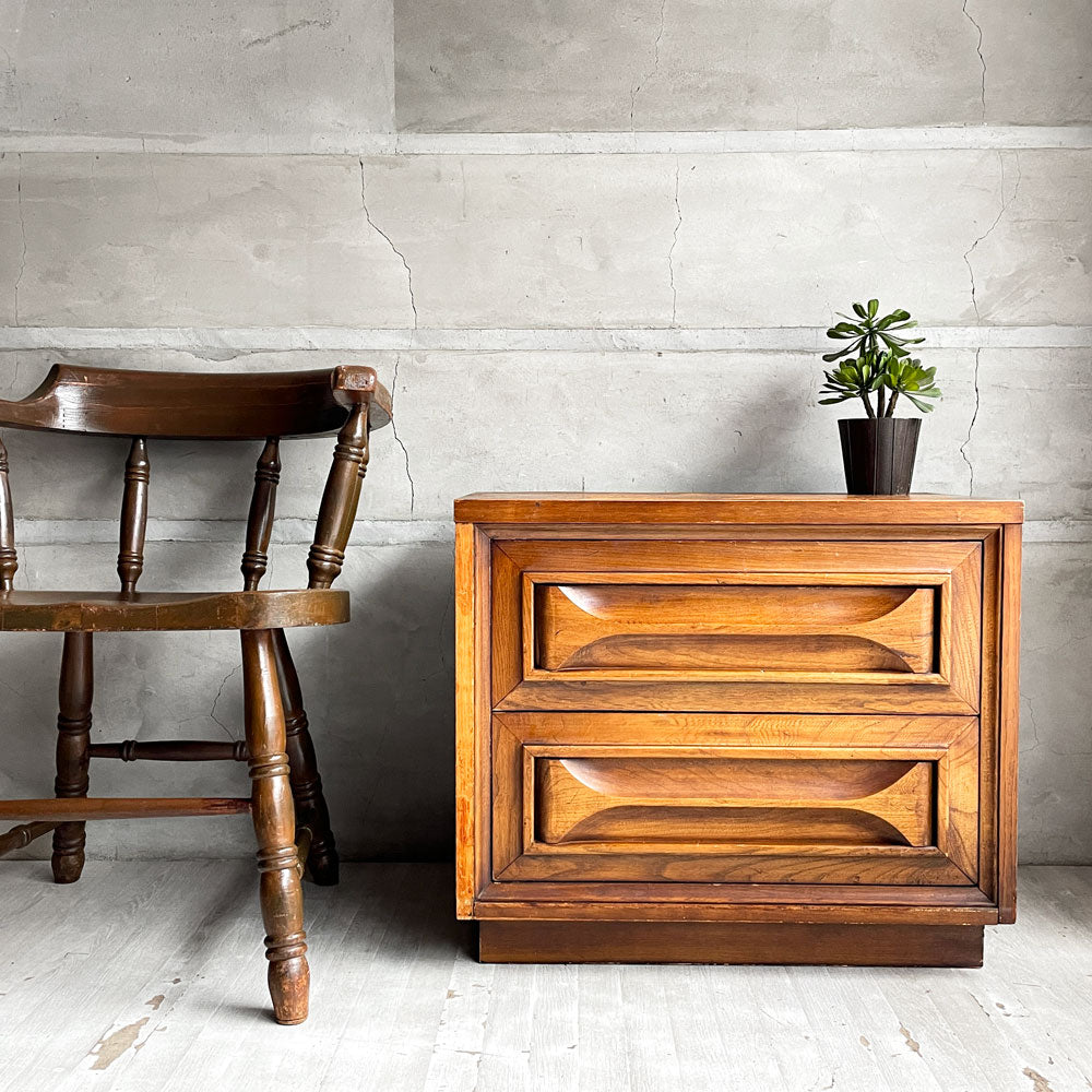 【学芸大学店】USビンテージ スモールチェスト サイドテーブル ナイトテーブル 花台 2ドロワー オーク材 米国家具♪ 買取させていただきました。