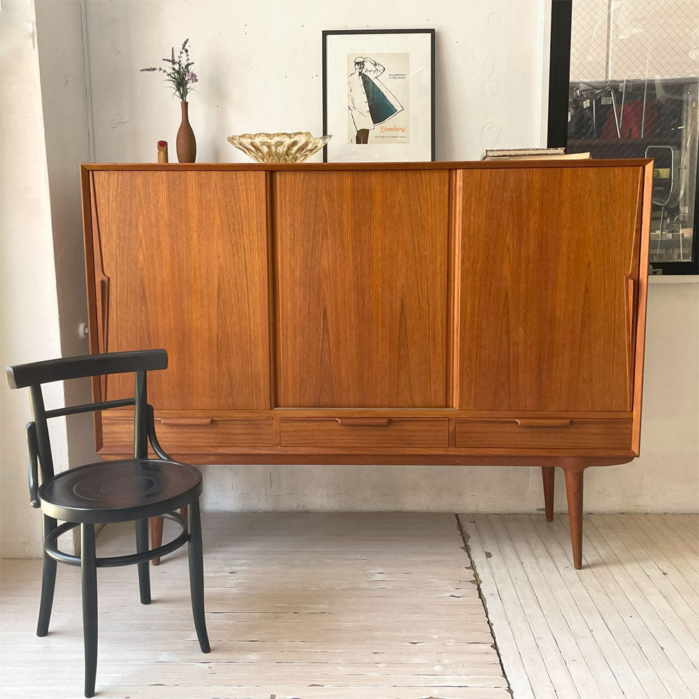 オマーン・ユン OMANN JUN No.17 チーク材 サイドボード 3ドア 3ドロワー デンマーク ビンテージ 北欧家具～チーク材サイドボードが魅せる北欧家具の真髄～