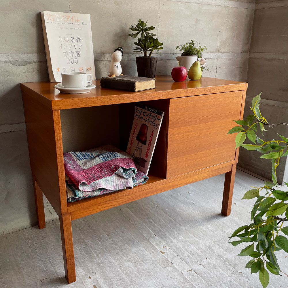 【学芸大学店】ジャパンビンテージ Japan vintage チーク材 サイドボード キャビネット 1ドア 開き扉収納 モダン ナチュラル ♪ 買取させていただきました。