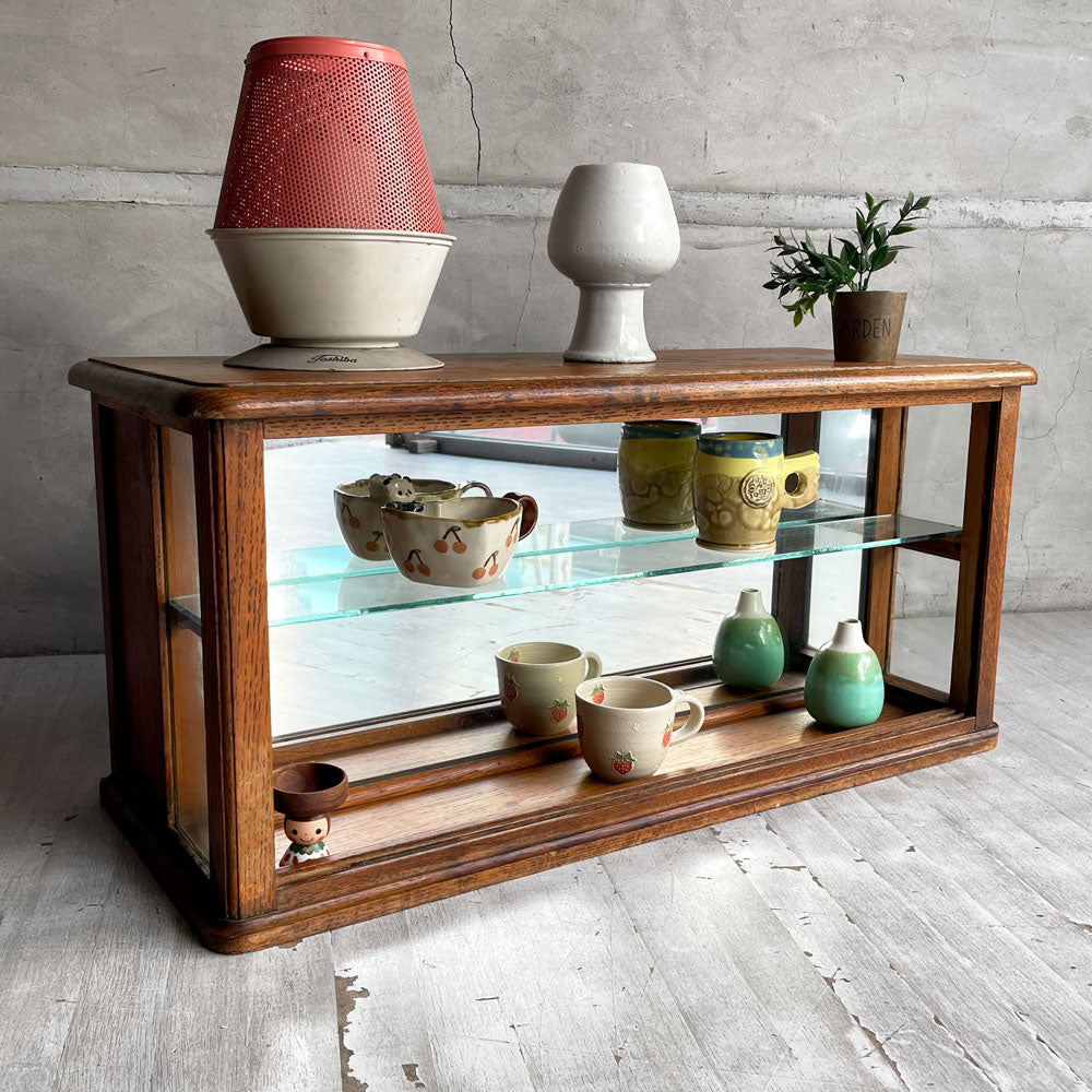 【学芸大学店】ジャパンビンテージ Japan Vintage オーク無垢材ｘガラス ディスプレイラック ミニチェスト 両面仕様 店舗什器 ♪ 買取させていただきました。