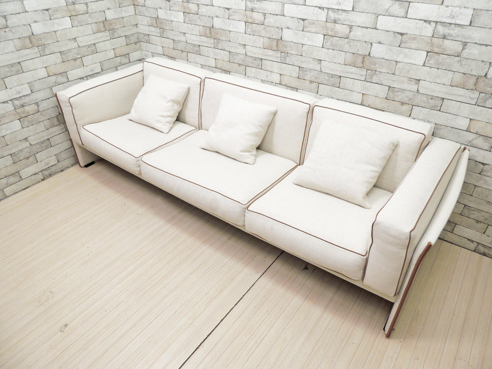 カッシーナ Cassina デュック 405 DUC 3人掛けソファ ファブリック ホワイト系 クッション3点付 マリオ・ベリーニ Mario Bellini モダンデザイン  中古品 買い取りしました。