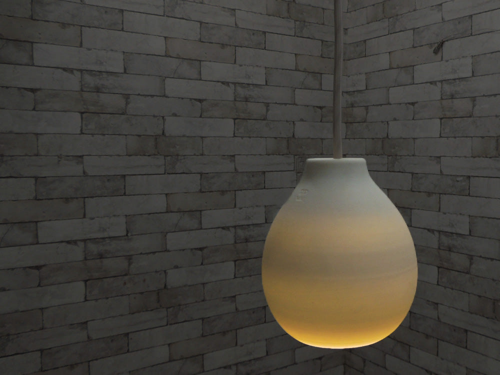 卯山窯 信楽透器 陶ライト TOU-LIGHT SMALL ペンダントライト 線香花火 ホワイト 信楽焼 美品 箱付 ×2点  中古品 買い取りしました。