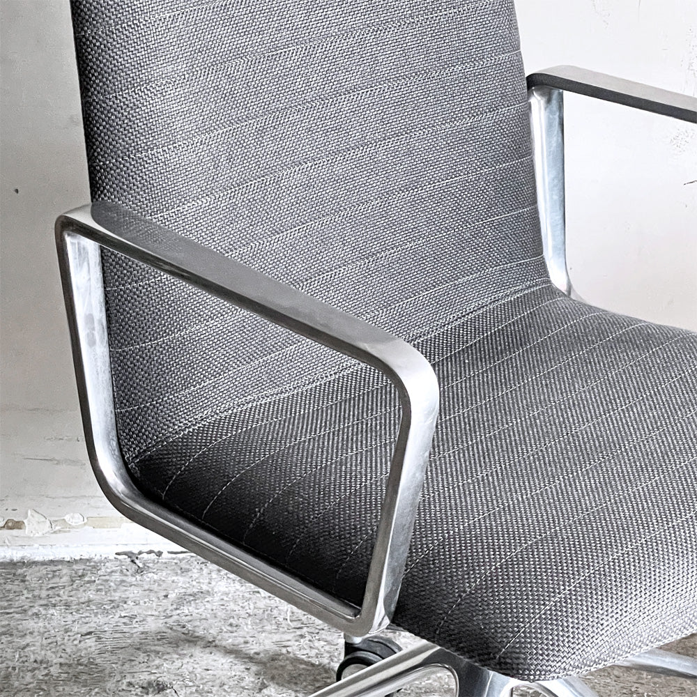 アンドリューワールド Andreu World フレックス エグゼクティブ Flex Executive インターミディエイトバック アームチェア デスクチェア アルミ キャスターベース ガス圧昇降 参考価格 ¥295,460- ～デスクワークの空間をワンランク上へ～