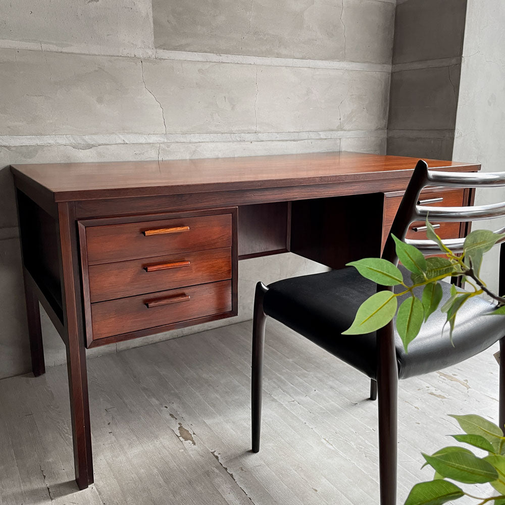 デンマークビンテージ Danish Vintage ローズウッド材 両袖デスク パーソナルデスク プレジデントデスク 抽斗6杯 背面収納 北欧家具 ～機能美の裏に隠された遊び心～